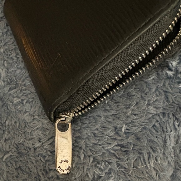 Louis Vuitton Epi  card case - Picture 9 of 10